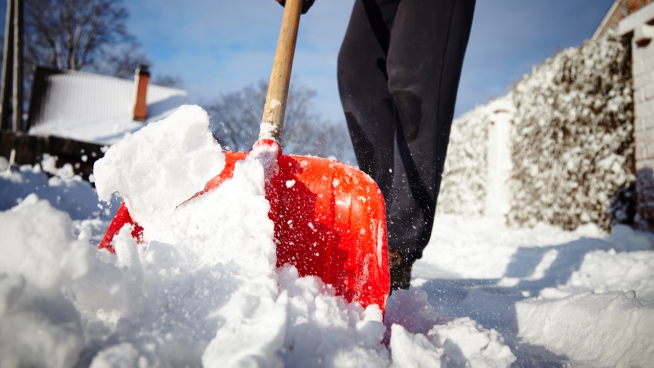 Schneeräumen: Die Räum- und Streupflicht der Mieter und Hausbesitzer